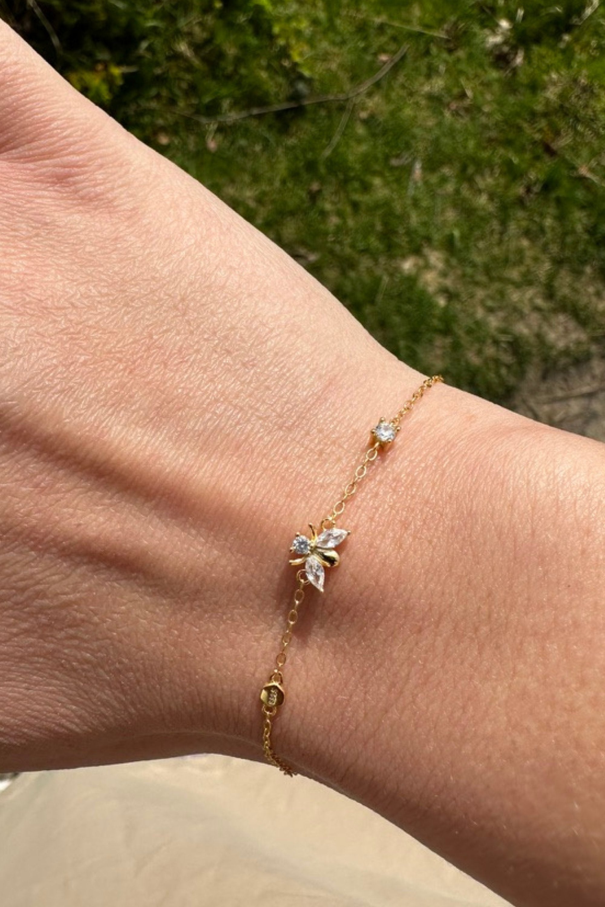 Gouden armband met bijtje